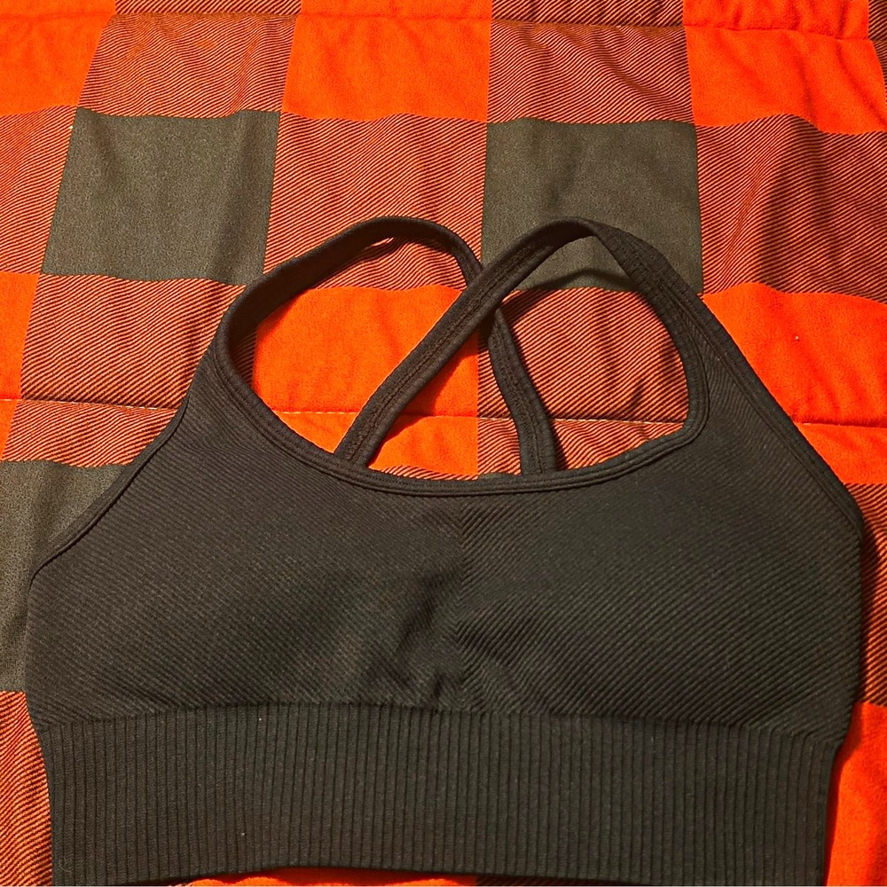 Zyia Active Women's Black Crossback Wireless Pullover Sports Bra S